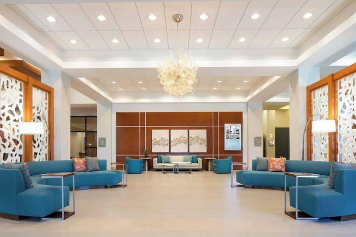 Lobby lounge